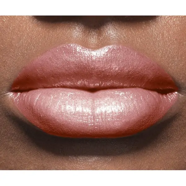 658 Topless - Rouge à Lèvres Color Riche SHINE de L'Oréal Paris L'Oréal 5,23 €