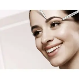 108 Caldo Brown, la Matita per le Sopracciglia Brow Artist Alta Contorno di L'oréal Paris l'oréal 4,99 €