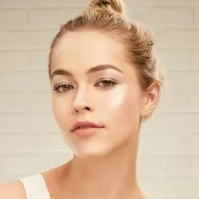 100 Light Iridescent - Highlighter Master Strobing in Stick di Gemey Maybelline Maybelline 4,49 €