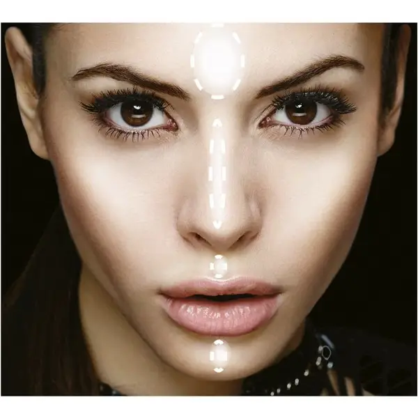 Medium / Nude - Master Strobbing Liquid Highlighter di Gemey Maybelline Maybelline 3,99 €
