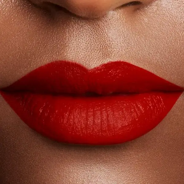 115 Worth It - Signature Rouge Matte Liquid Lip Ink di L'Oréal Paris L'Oréal 5,99 €