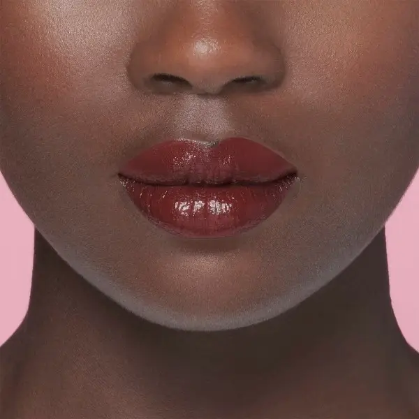 302 Be Outstanding - L'Oréal Paris L'Oréal Signature Brilliant Lacquered Lip Ink 5,99 €