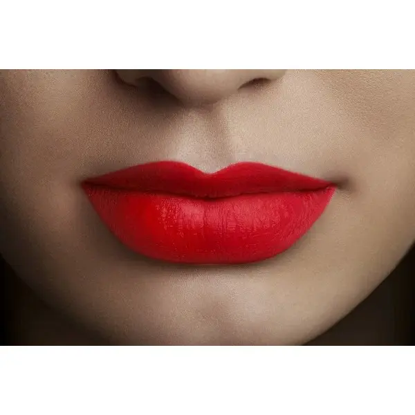 113 I don't - Signature Rouge Matte Liquid Lip Ink di L'Oréal Paris L'Oréal 5.99 €