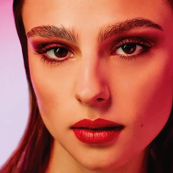 11 Red Signature - Pennello per eyeliner firmato Rouge Matte di L'Oréal Paris L'Oréal 4,99 €