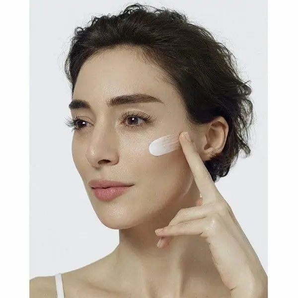 Anti-Wrinkle and Volume Day Cream Revitalift Filler Enriched with Hyaluronic Acid from L'Oréal Paris L'Oréal 9.99 €