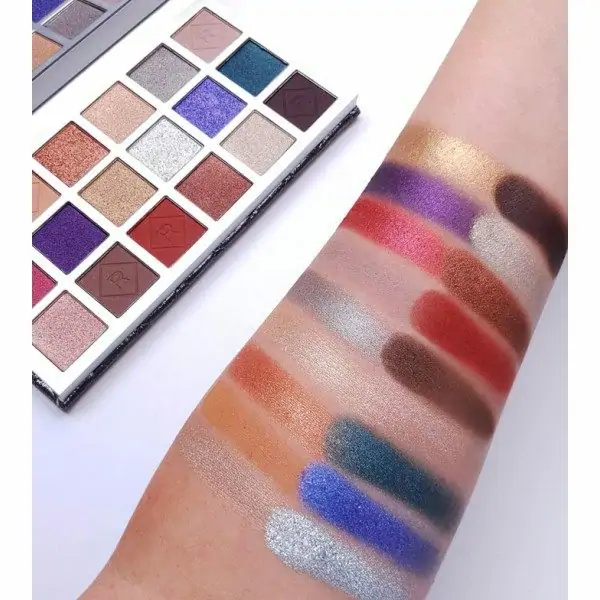 Jewel Glow – Makeup Revolution Soft Glamour Lidschatten-Palette Makeup Revolution £8,50