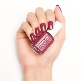825 Lippen sind versiegelt – ESSIE Nagellack ESSIE 5,00 €