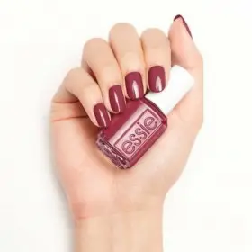 825 Lippen sind versiegelt – ESSIE Nagellack ESSIE 5,00 €