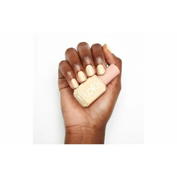 230 Aan de betere kant - ESSIE Love kruidennagellak ESSIE € 5,99