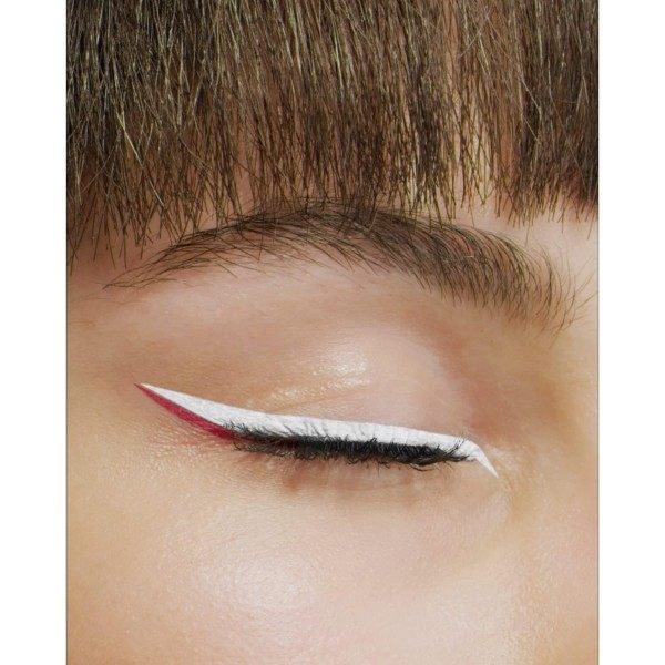 08 Snow Signature - Eyeliner Pinceau Matte Signature de L'Oréal Paris L'Oréal 4,00 €