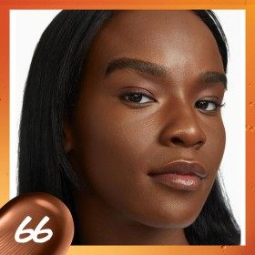 Tono 66 - Base de maquillaxe fluída Superstay Skin Tint Glow & Skin Care de Maybelline New York con vitamina C...