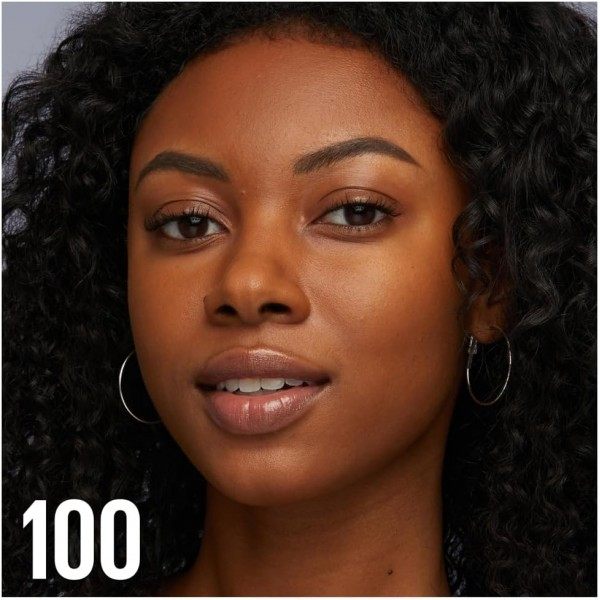 Tono 100 - Maybelline New York Blurry Skin Green Edition Base de maquillaje en polvo matificante Maybelline 6,99 €