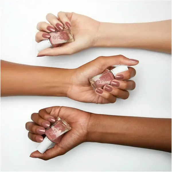 513 Walk The Hemline - Nagellak Essie Couture Glans Gel-effect van Essie ESSIE €6,99