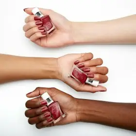 509 Paint the gown Red - Smalto per unghie Essie Couture Brillantezza Effetto Gel di Essie ESSIE 6,00 €