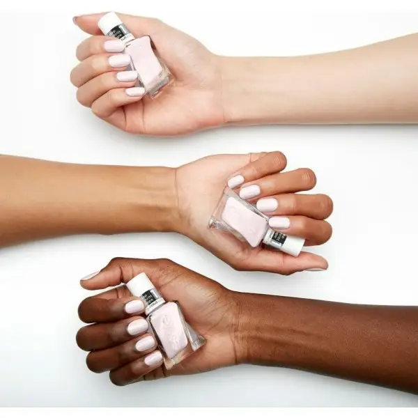138 Pre-Show Jitters - Nagellak Essie Couture Glans Gel-effect van Essie ESSIE €6,99