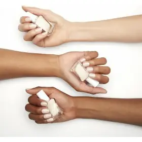 502 Lace Is More - Nagellak Essie Couture Glans Gel-effect van Essie ESSIE €6,99