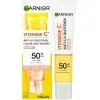 Fluido Quotidiano Anti-Macchie e Anti-UV - Glow - SPF 50+ - Trattamento Viso Arricchito con Vitamina C di Garnier SkinActive