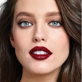 835 Timeless Crimson - lippenstift Superstay 24h Color presse / pressemitteilungen Maybelline presse / pressemitteilungen