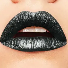 130 Labyrinth ( Blau ) - lippenstift Flüssigkeit MATT-Metallic-presse / pressemitteilungen Maybelline presse /