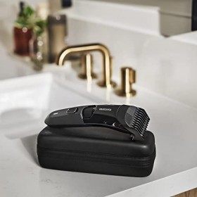 Le kit avancé MANSCAPED™ The Beard Hedger™ comprend notre tondeuse à barbe et moustache, un shampooing hydratant, un revitali