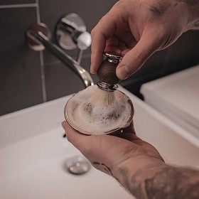 Störtebekker® Savon à raser Tortuga de qualité supérieure - Fabriqué à la main pour une mousse à raser efficace - Parfait pou