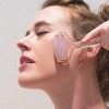 BeautyBio Rouleau à quartz pur brésilien récolté de manière durable pour le visage, les yeux et le corps Crème Jour et Nuit