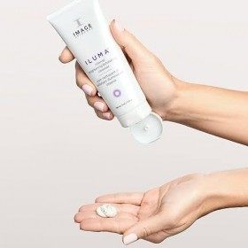 Image Skincare ILUMA - Nettoyant Éclaircissant Intense - 113 g Crème Jour et Nuit