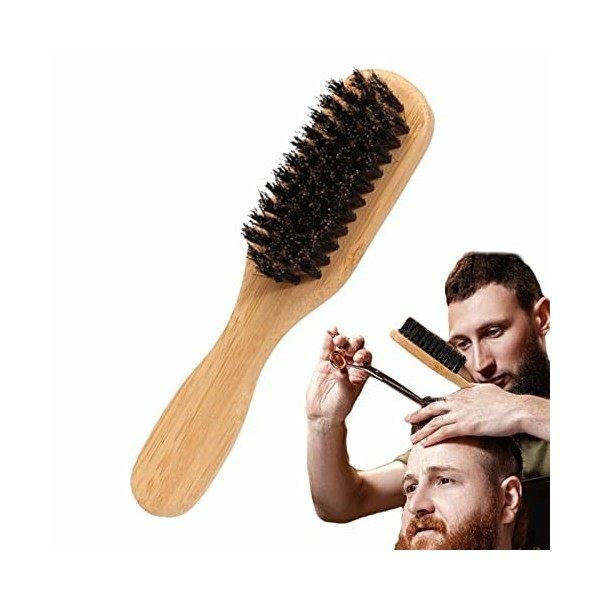 Homme Se Brosser Les Cheveux Avec Un Peigne En Bois