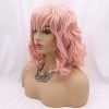 Xiweiya Perruque courte bouclée avec frange dair - Cheveux roses pastel - Cheveux synthétiques ondulés - Fibre résistante à 