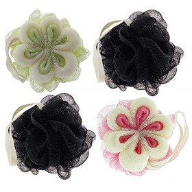 Lot de 4 éponges de douche Ø 10 cm 2 x noir, 1 x fleur rose, 1 x fleur verte dans un emballage cadeau