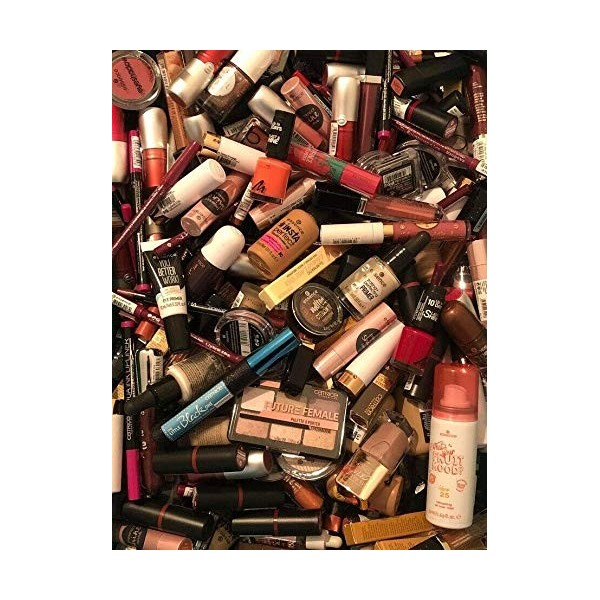 Lot de 32 produits cosmétiques de marque, maquillage