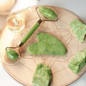 Gua Sha Et Rouleau De Jade Outil, BAIMEI Kits de Massage du Visage Et du Cou, Gua Sha Apaise, Calme Et Détend La Peau, Élimin