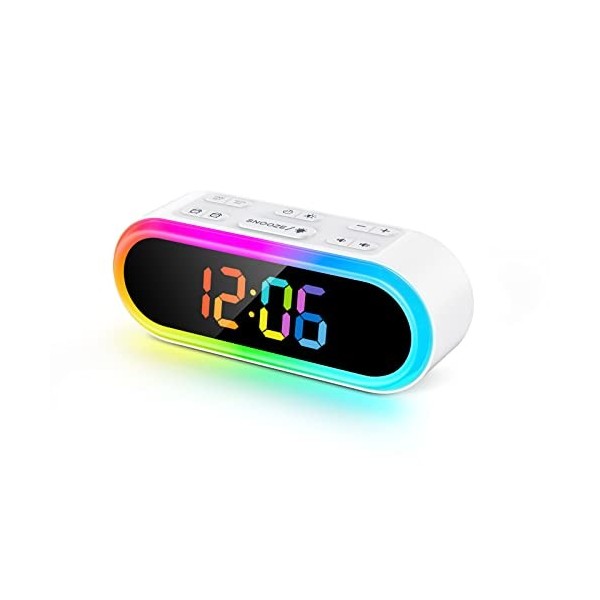 REACHER Réveil numérique LED coloré avec veilleuse RVB, 2 alarmes, snooze, intensité variable, 7 sonneries, volume de réveil 