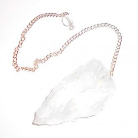 Pendule en quartz transparent brut.