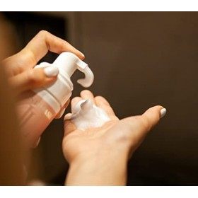 INSTALASH Lash & Face Cleanser 100 ml, Shampoing Cils Extension, Rehaussement Cils - pour Tous Types de Peaux