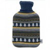 Bouillotte avec housse tricotée axion | Bleu foncé et motif de pin | En caoutchouc naturel | Bouillotte pour thermothérapie |