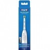 Nettoyez en profondeur vos dents et vos gencives avec la brosse à dents électrique Oral-B Advance Power 400