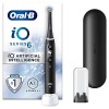 Oral-B iO6 Brosses à dents électriques pour adultes, cadeaux de Noël pour femme, lui, 1 tête de brosse à dents et étui de voy