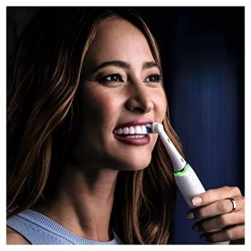 Oral-B Brosse à dents électrique rechargeable iO 10 blanc, 1 tête, 1 étui de voyage rechargeable, 1 chargeur iO Sense