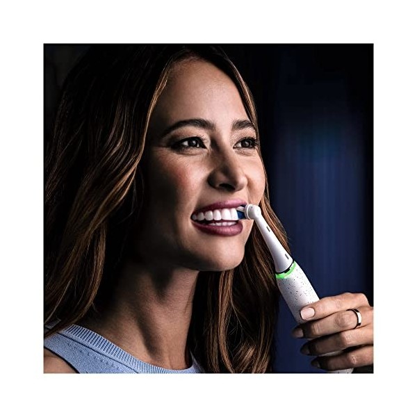 Oral-B Brosse à dents électrique rechargeable iO 10 blanc, 1 tête, 1 étui de voyage rechargeable, 1 chargeur iO Sense