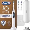 Oral-B iO 8 Brosse à dents électrique blanche, 3 têtes de brosse à dents, 1 étui de voyage, conçue par Braun