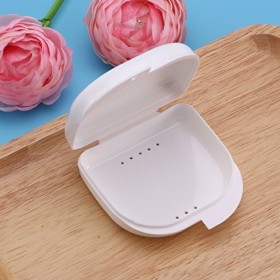 Healifty Prothesen Box Boîte à prothèses dentaires avec trou pour protège-dents Dental blanc 