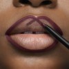 Avon Glimmerstick Crayon à lèvres Deep Plum, infusé avec de la vitamine E pour une application lisse et des lèvres définies