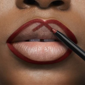 Avon Glimmerstick Crayon à lèvres Brique rouge infusé avec de la vitamine E pour une application lisse et des lèvres définies