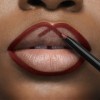 Avon Glimmerstick Crayon à lèvres Brique rouge infusé avec de la vitamine E pour une application lisse et des lèvres définies