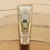 Eveline Cosmetics Satin Matt Matt et Primer facial opaque, 30 ml, n ° 103 Natural