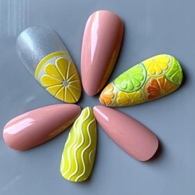 Ongles artificiels décorés avec des motifs ongles Deni Carte