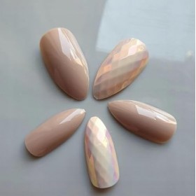 Ongles artificiels décorés avec des motifs ongles Deni Carte