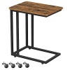 VASAGLE Table d’appoint, Bout de canapé, Table mobile, avec cadre en acier et roulettes, montage facile, style industriel, po