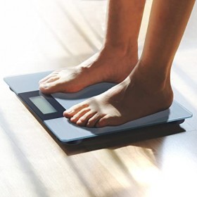 Relaxdays Pèse-Personne numérique, Charge Max. 180 kg, Verre, indique température & Niveau Batterie, kg & lbs, argenté